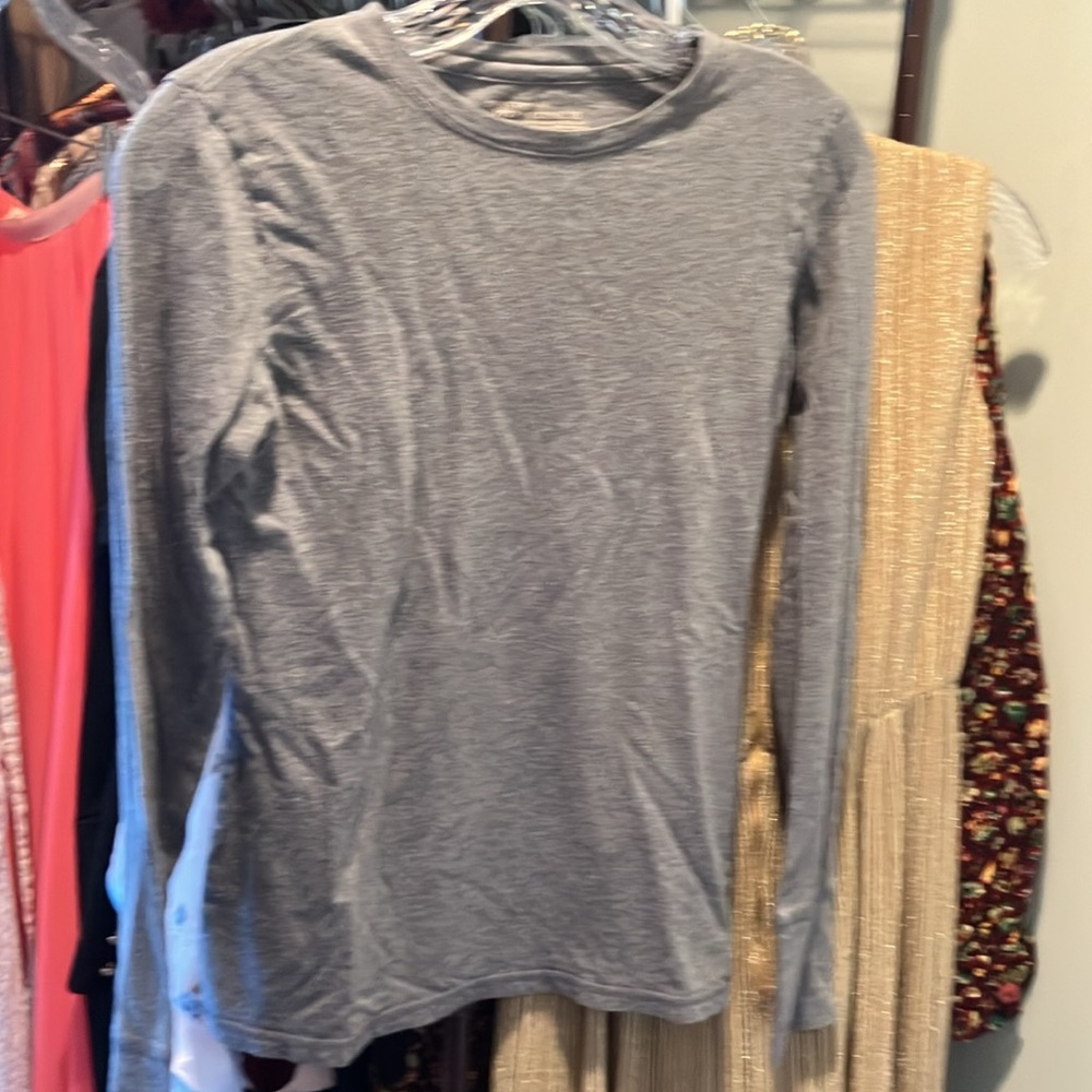 🌺 Gray Long Sleeve Women's Top